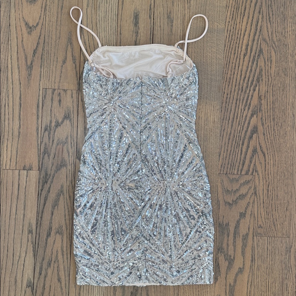 Lulu’s Lost In Your Eyes Silver Sequin Bodycon Mini Dress Size Small - Picture 11 of 14